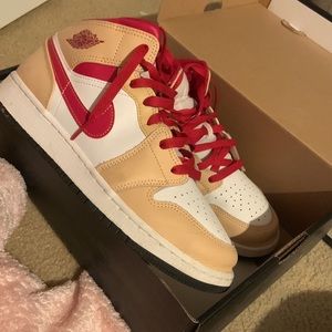 Jordan’s 1 Mid Light Curry Cardinal size 6.5